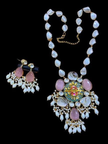 Beautiful necklace for women
