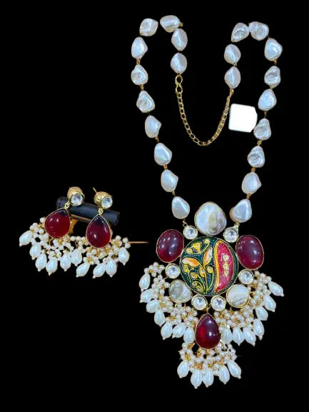 Beautiful necklace for women
