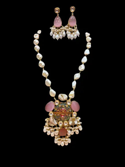 Beautiful necklace for women