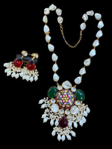 Beautiful necklace for women