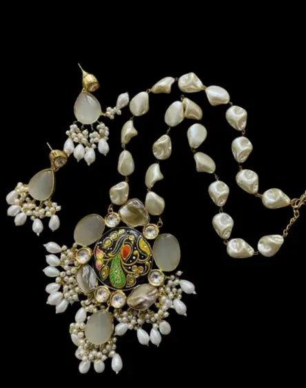 Beautiful necklace for women