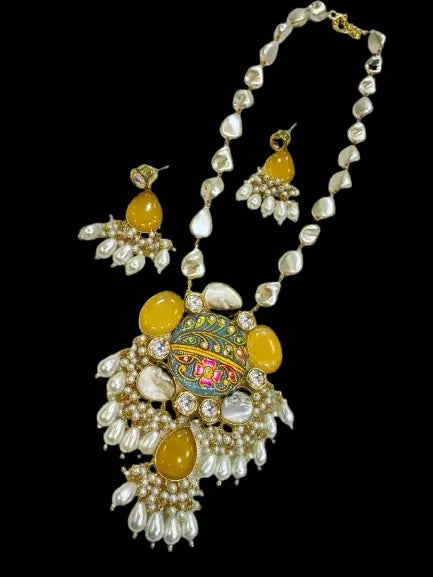 Beautiful necklace for women